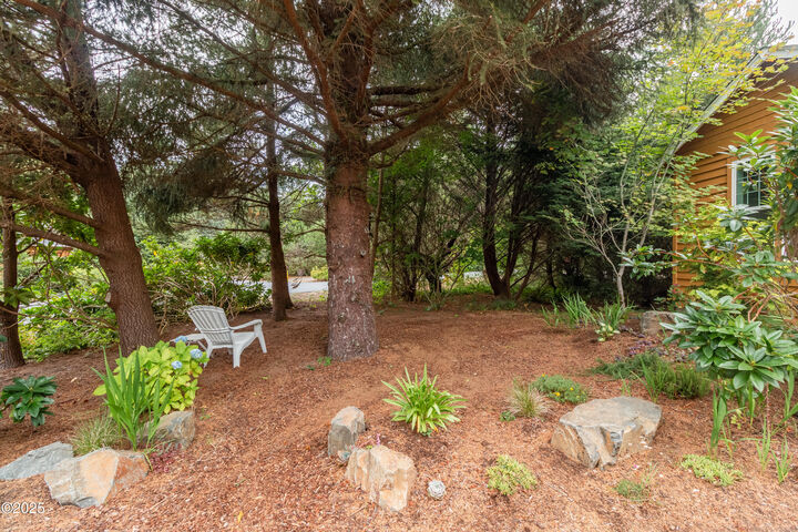 Property Photo: 215 Nesting Glade OR 97341