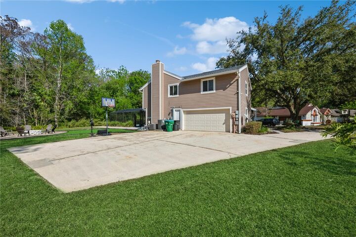 Property Photo: 1606 Wildcat Court FL 32708