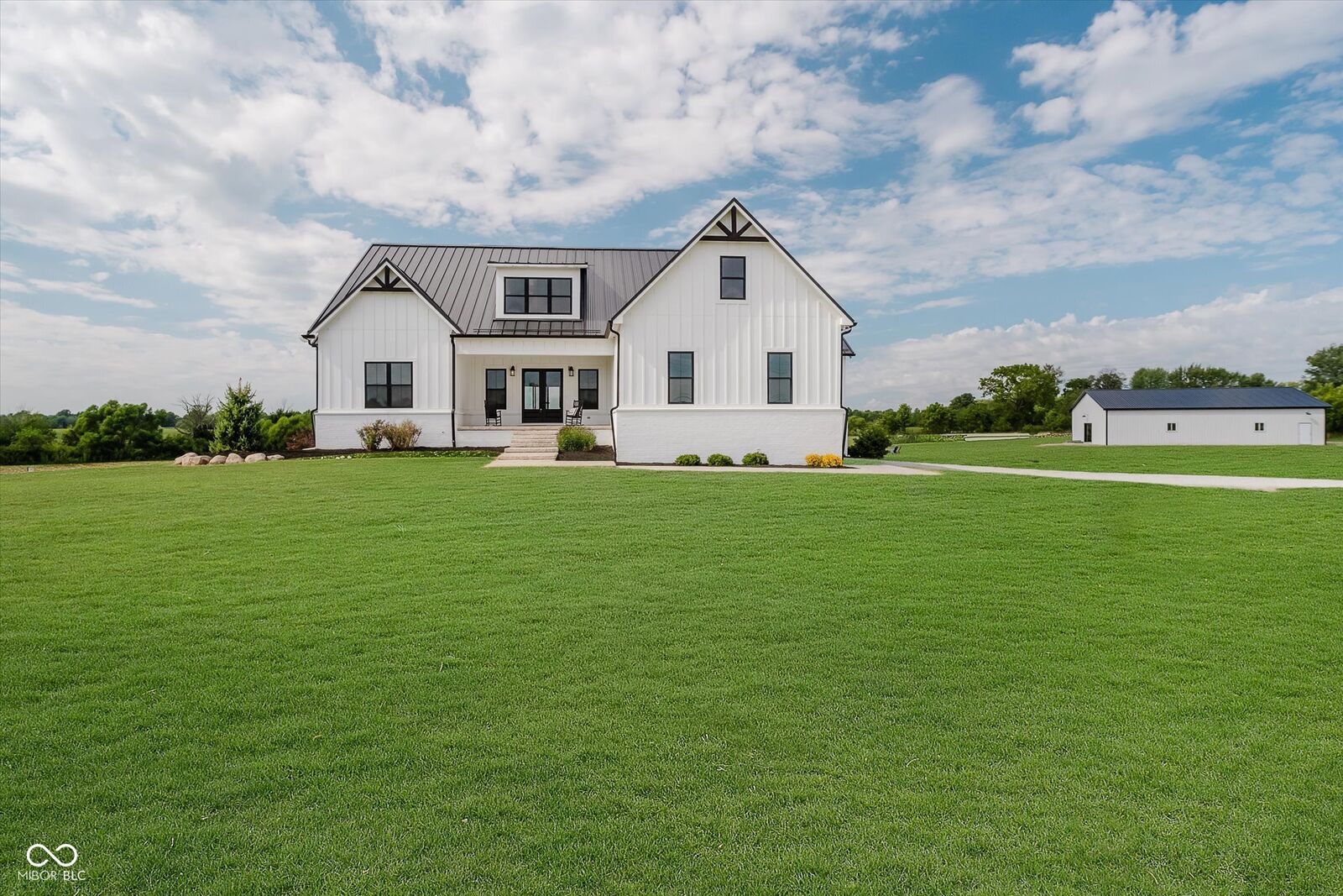 Property Photo:  526 W 256th Street  IN 46069 