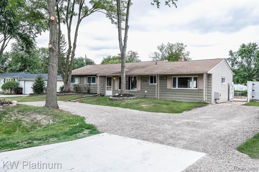 Property Photo:  50659 Dartmoor Drive  MI 48317 1109 