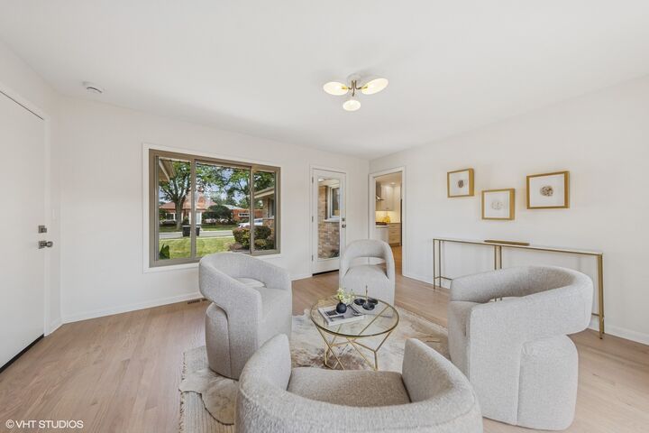 Property Photo: 2626 Sunnyside Avenue IL 60154