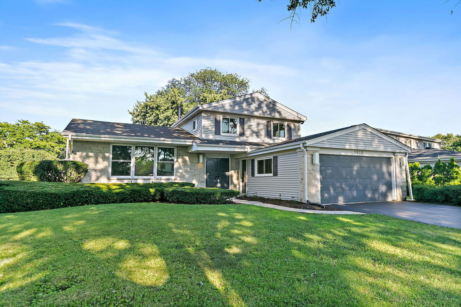 Property Photo: 1810 E Boulder Drive IL 60056