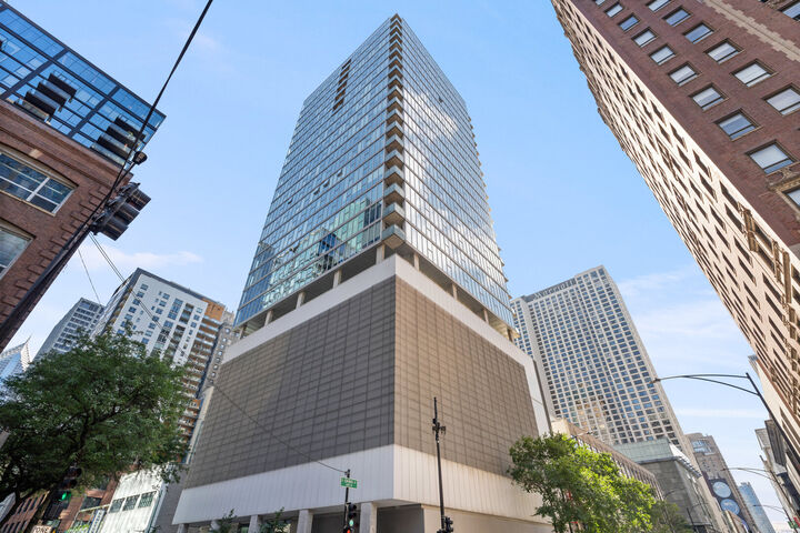550 N Saint Clair Street 2502  Chicago IL 60611 photo