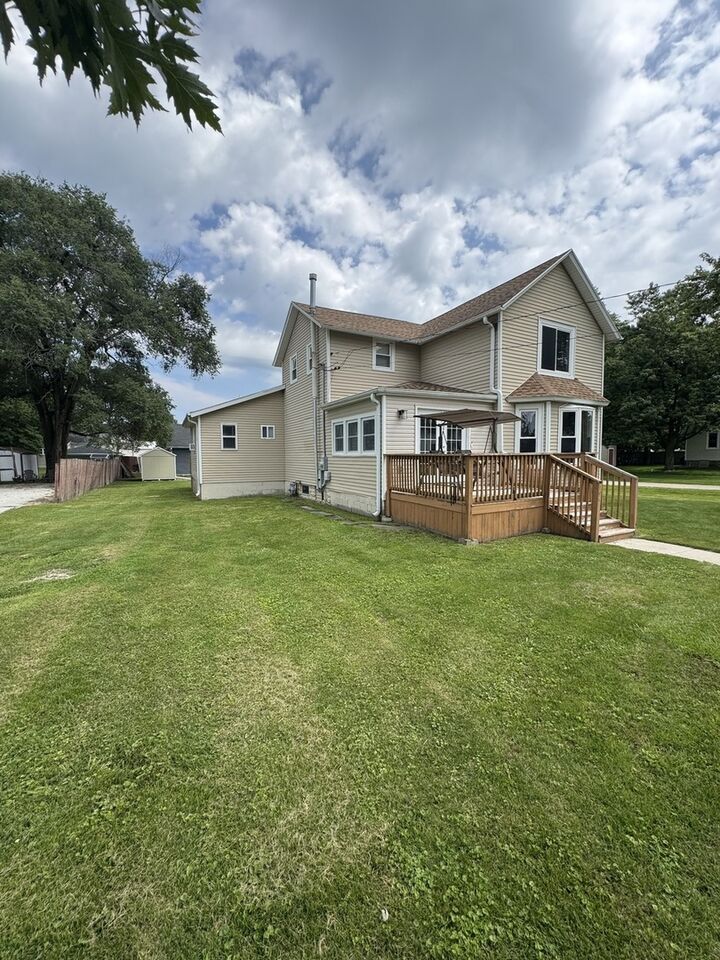Property Photo: 195 E 2nd Avenue IL 60927