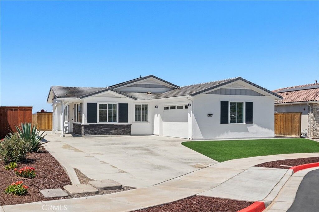 Property Photo: 5807 Foxglove Court CA 93455