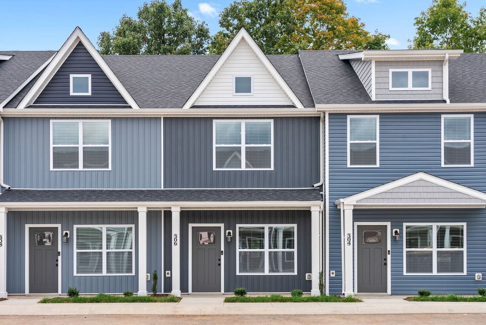 Property Photo:  318 Front Ridge Cir  TN 37040 