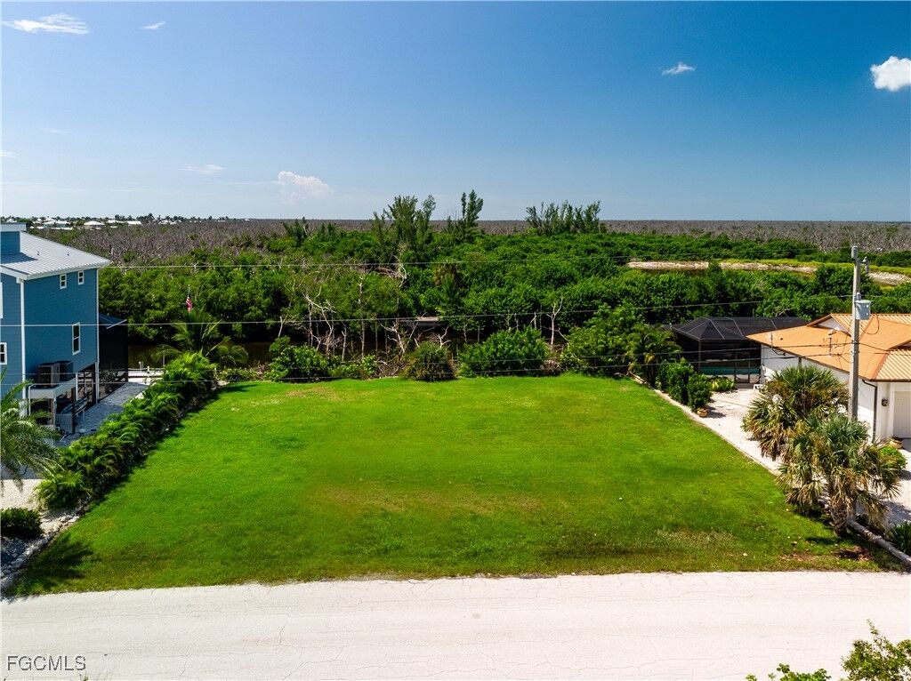 Property Photo:  4061 Galt Island Avenue  FL 33956 