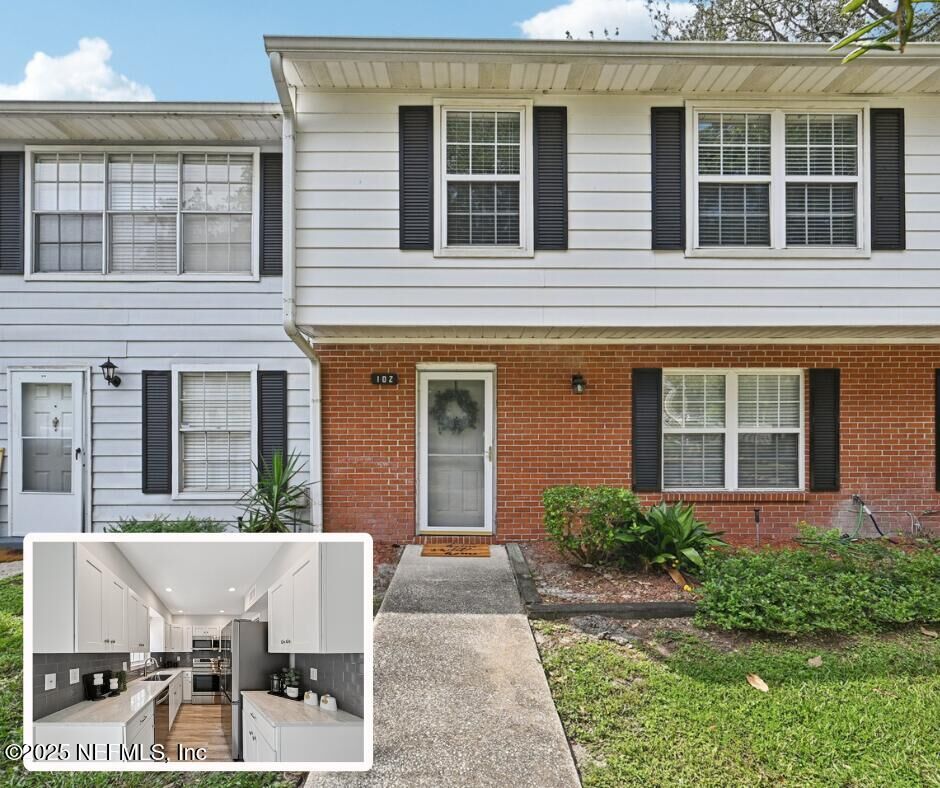 Property Photo: 102 Kettering Way FL 32073