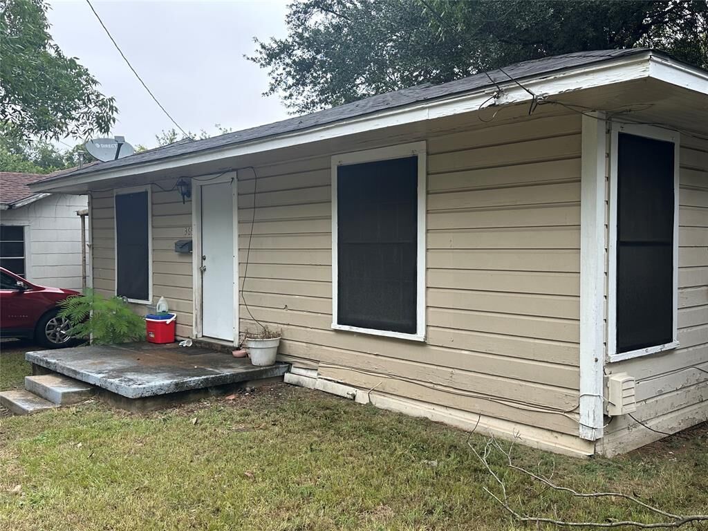 Property Photo:  365 24th Street SE  TX 75460 
