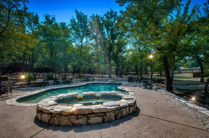 Property Photo:  2715 Green Oaks Boulevard  TX 76017 