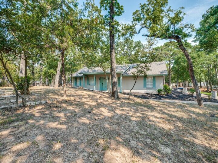 Property Photo:  2715 Green Oaks Boulevard  TX 76017 