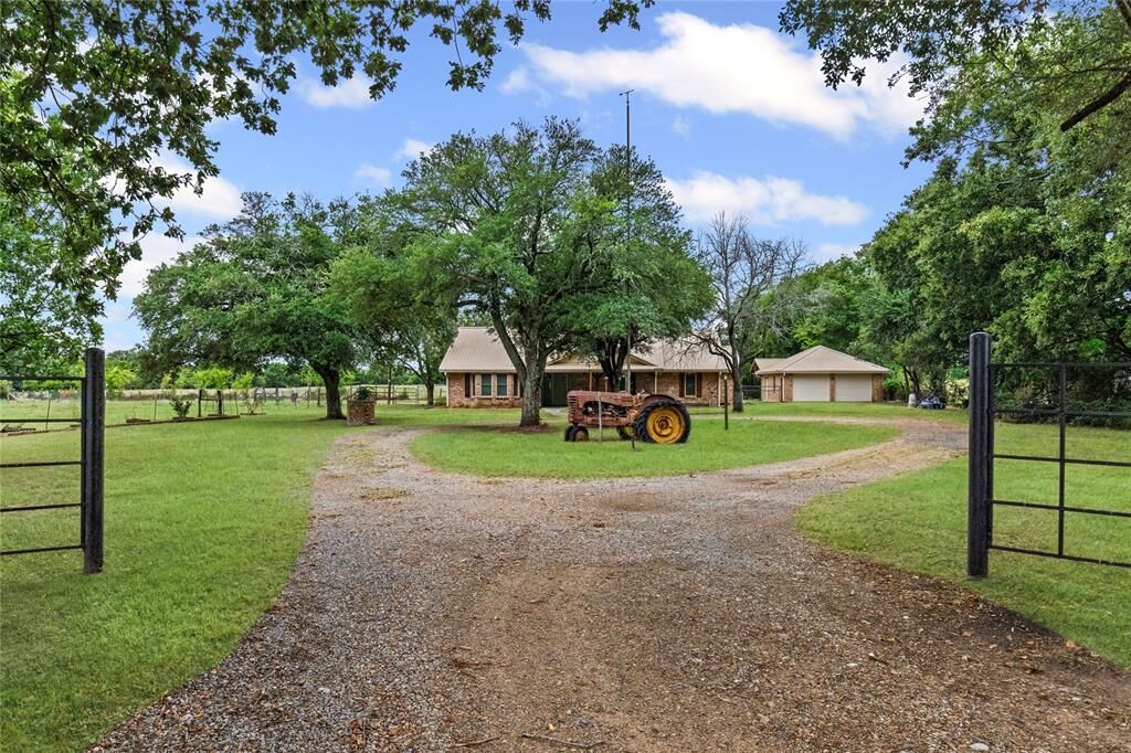 Property Photo: 208 County Road 1080 TX 75432