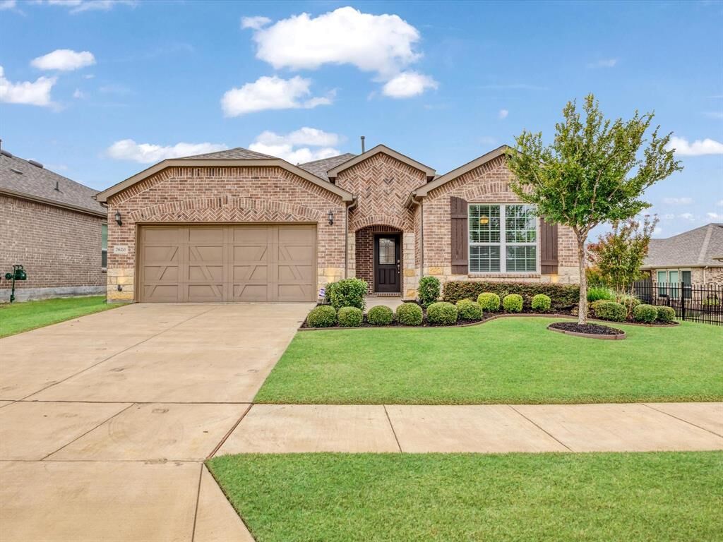 Property Photo: 7620 Bravery Drive TX 76227