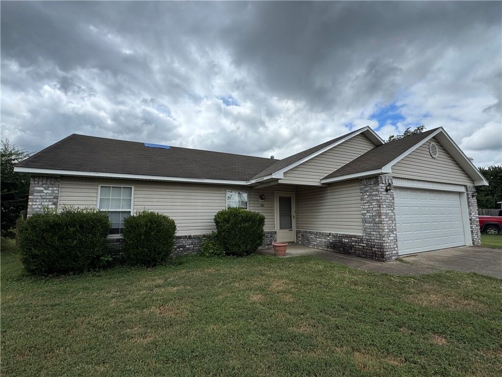 Property Photo: 609 SW 6th Avenue AR 72736
