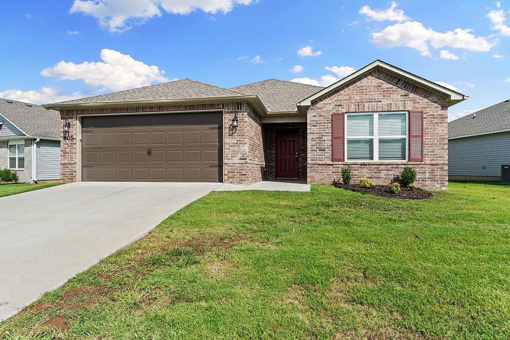 Property Photo: 505 Woodcreek Loop AR 72745