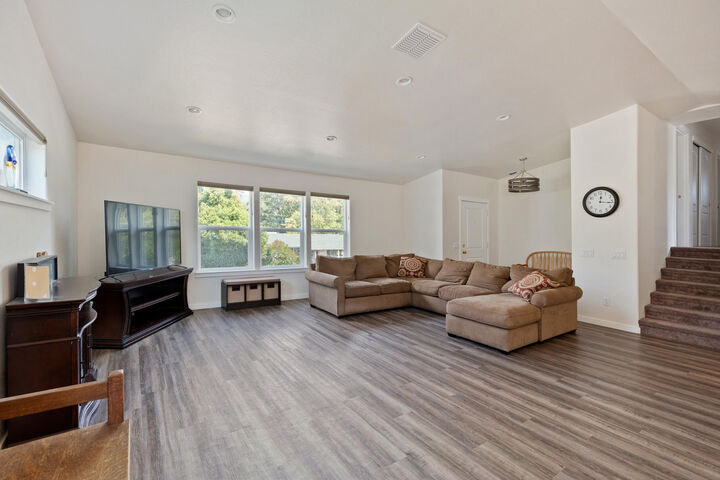 Property Photo: 1799 Daffodil Lane OR 97526