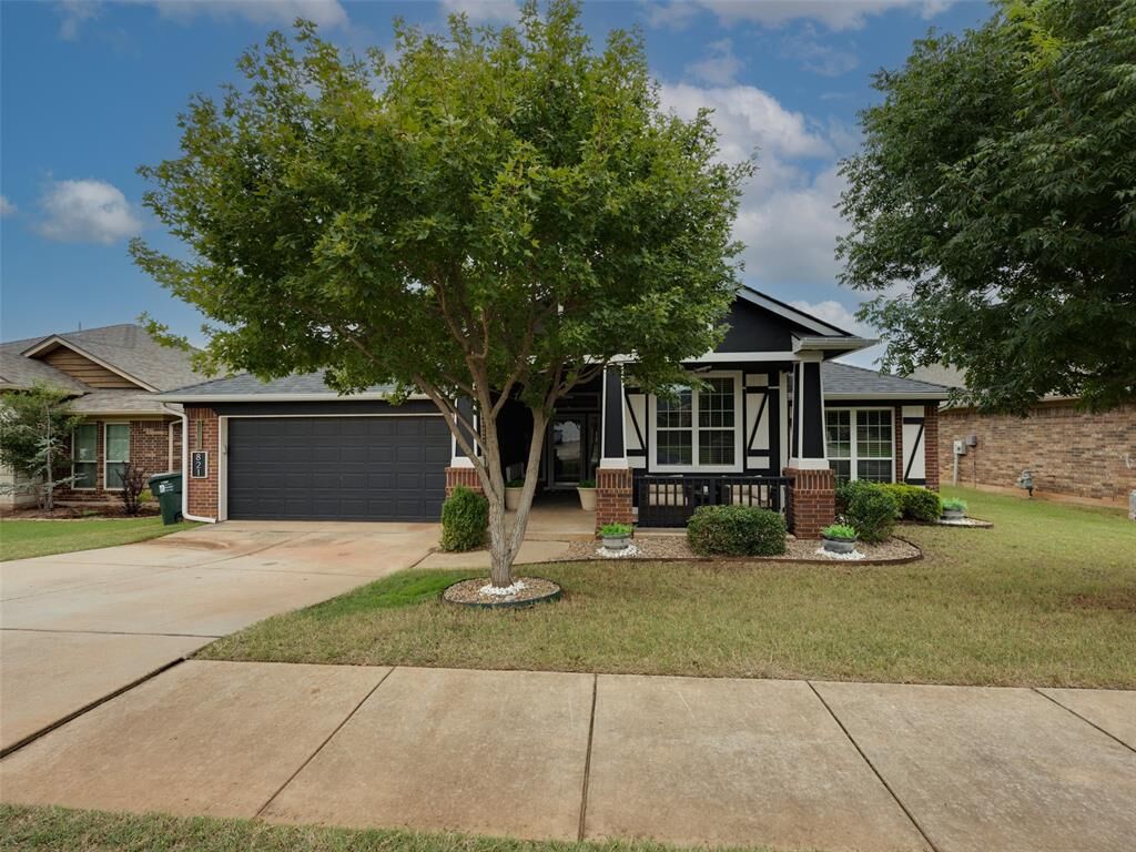 Property Photo: 821 Sedona Drive OK 73071