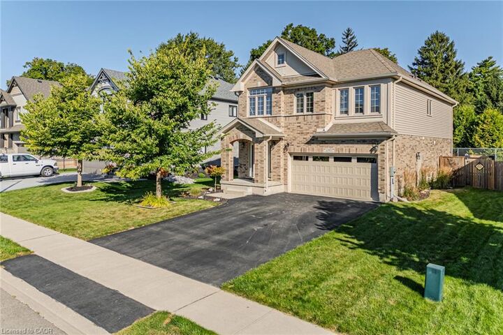 Property Photo: 245 Woodway Trail ON N3Y 0E1