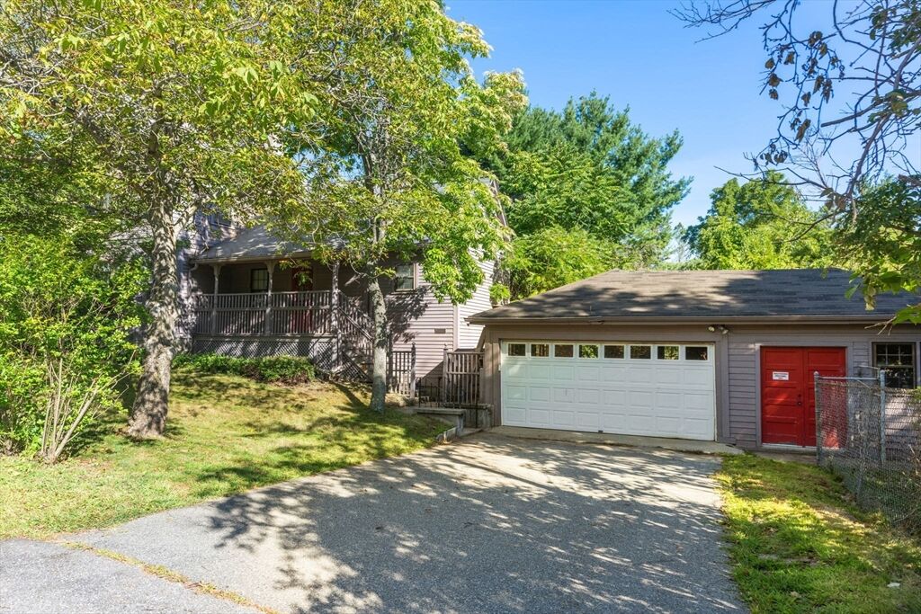 Property Photo:  132 Moreland St  MA 01609 