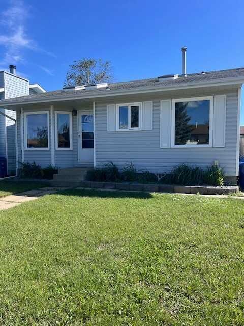 Property Photo:  98 Westview Crescent  AB T0M 0J0 