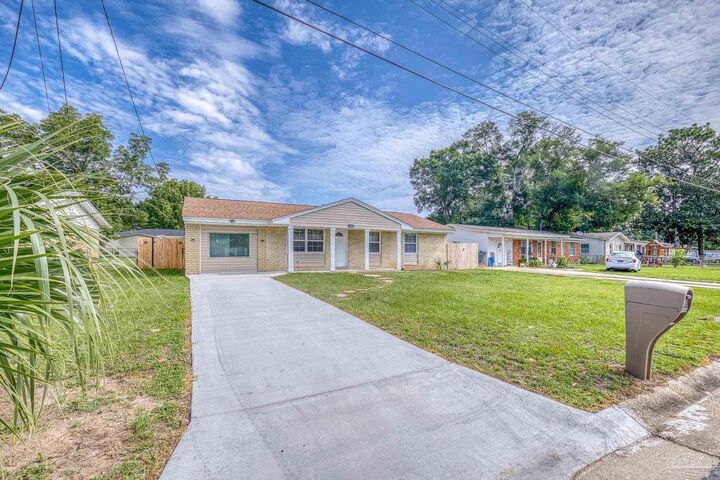 Property Photo: 4210 Coldsprings Dr FL 32514