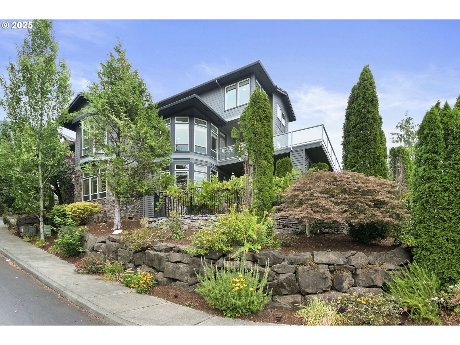Property Photo: 9941 NW Upton Ct OR 97229