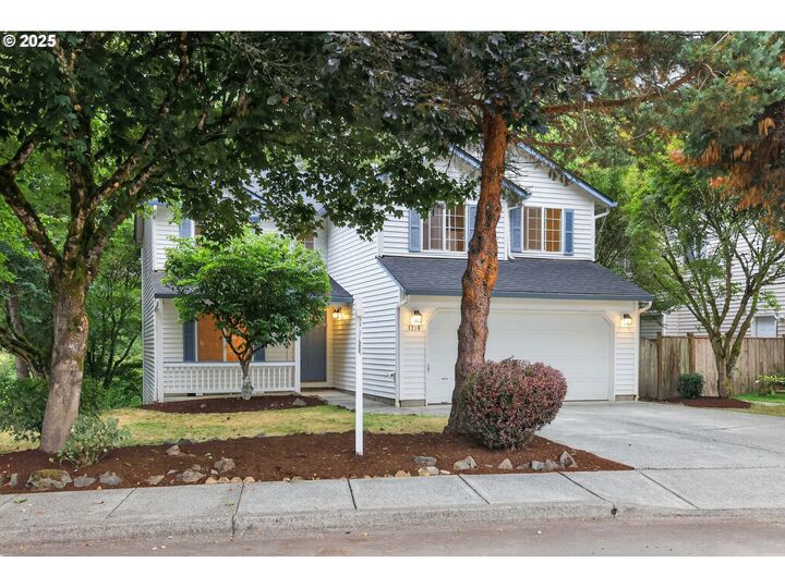 Property Photo:  1216 NE 17th Ave  WA 98604 