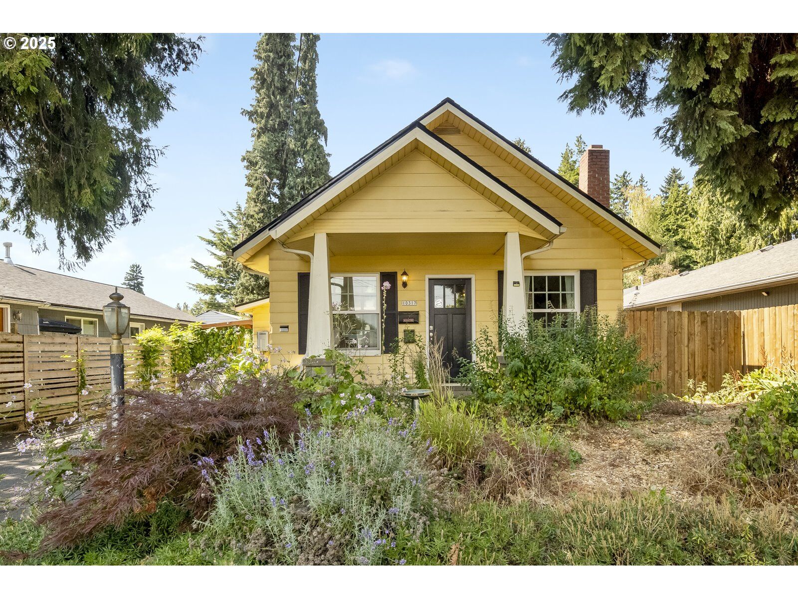 Property Photo:  10317 N Mohawk Ave  OR 97203 