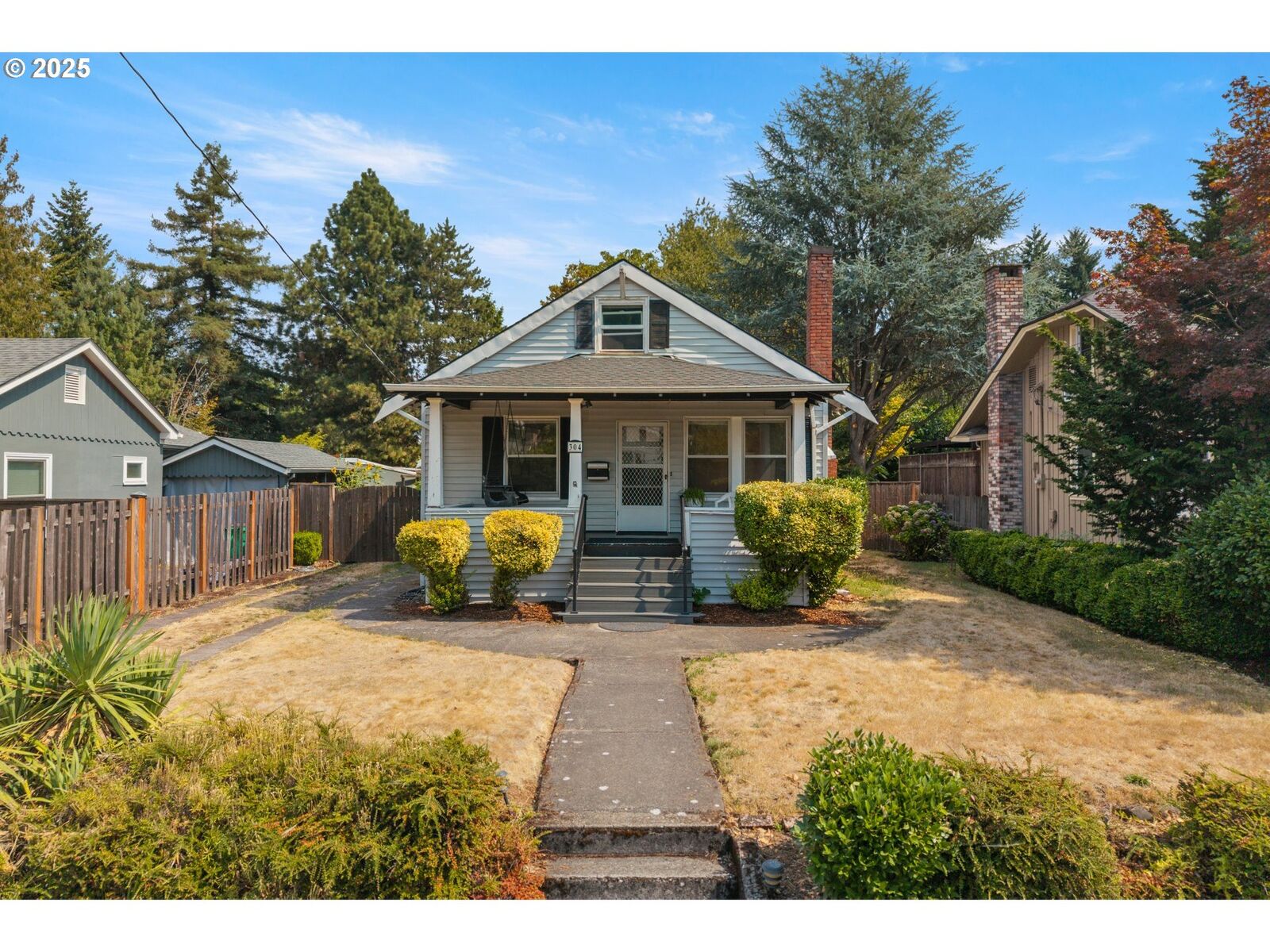 Property Photo:  304 NE 63rd Ave  OR 97213 