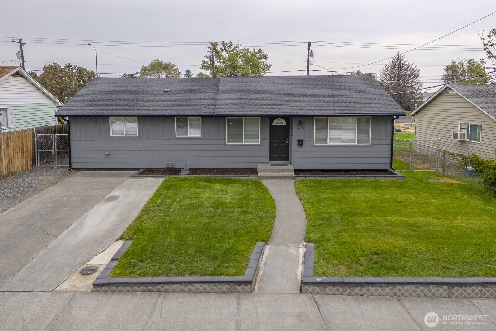 Property Photo: 630 W Loop Drive WA 98837
