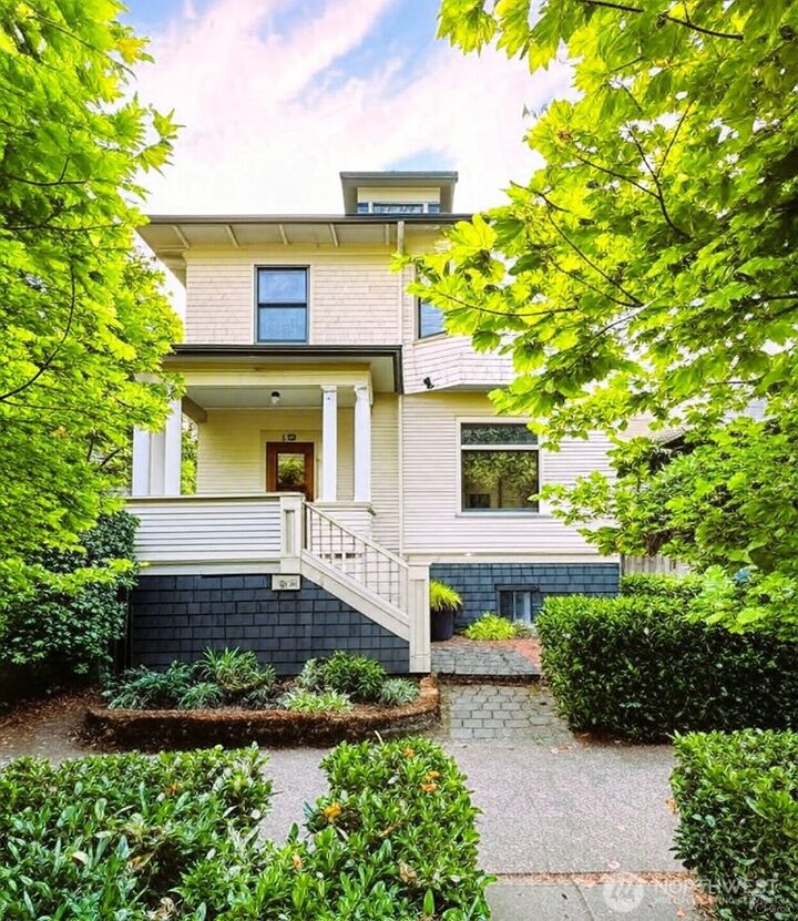 109  11th Avenue E  Seattle WA 98102 photo