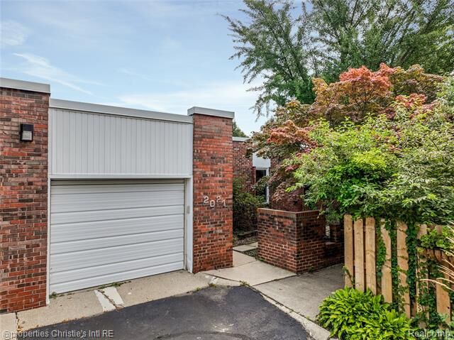 Property Photo: 2021 Hyde Park Drive MI 48207