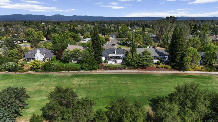 Property Photo: 6038 Gleneagles Court CA 96003