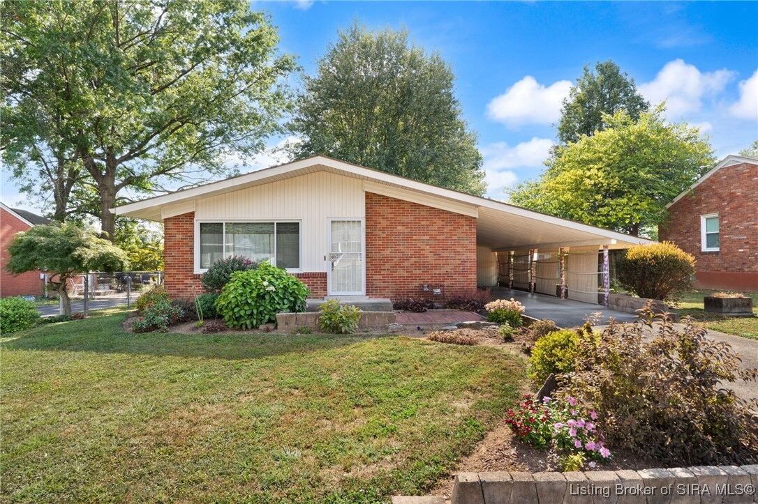 Property Photo:  1533 Cliftwood Drive  IN 47129 
