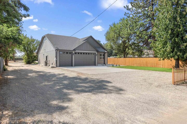 Property Photo:  2920 E Lincoln Rd  WA 99217 