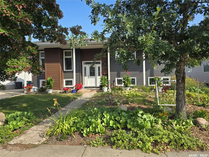 Property Photo:  134 Heise Crescent  SK S7M 4V3 
