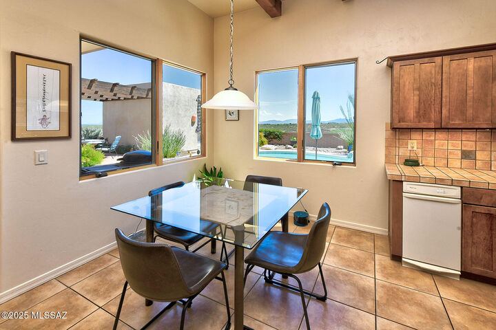 Property Photo: 949 E Josephine Saddle Place AZ 85614