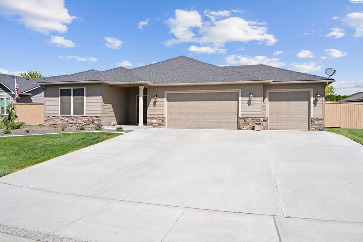 Property Photo: 4803 Tamarisk Dr WA 99301