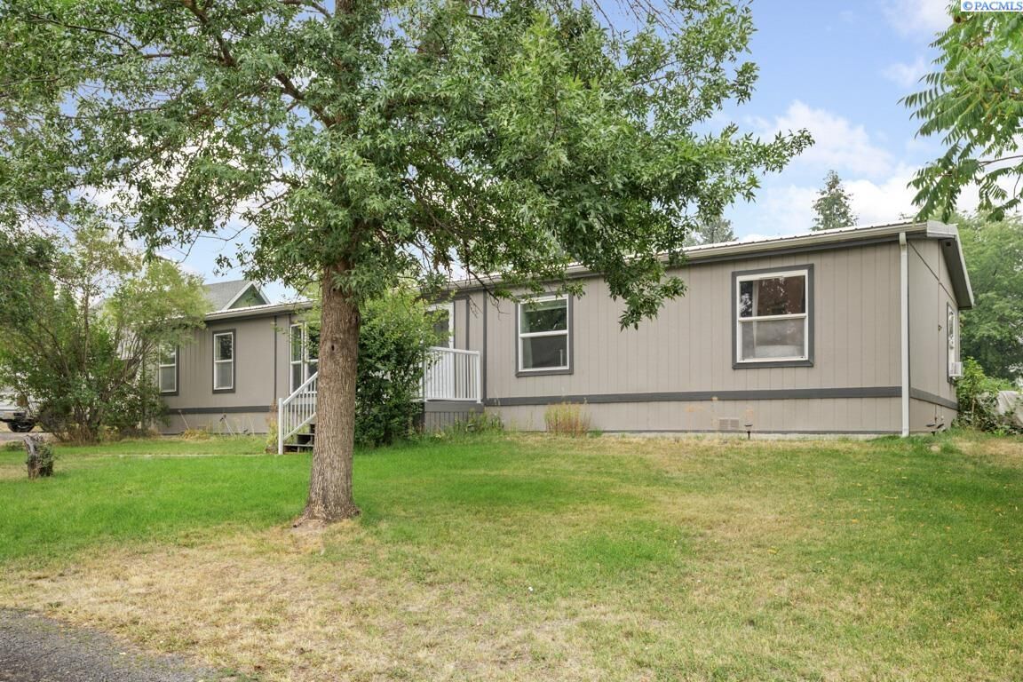 Property Photo: 260 S Ellis Street WA 99161