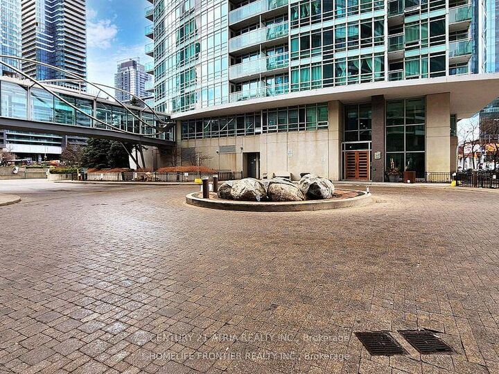 Property Photo:  373 Front Street W 1902  ON M5V 3R7 