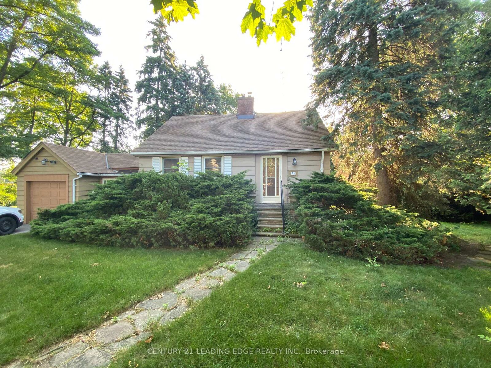 Property Photo:  21 Faircroft Boulevard  ON M1M 2W9 