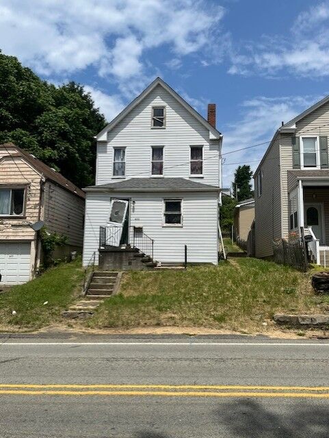 Property Photo:  613 Center Street  PA 15132 