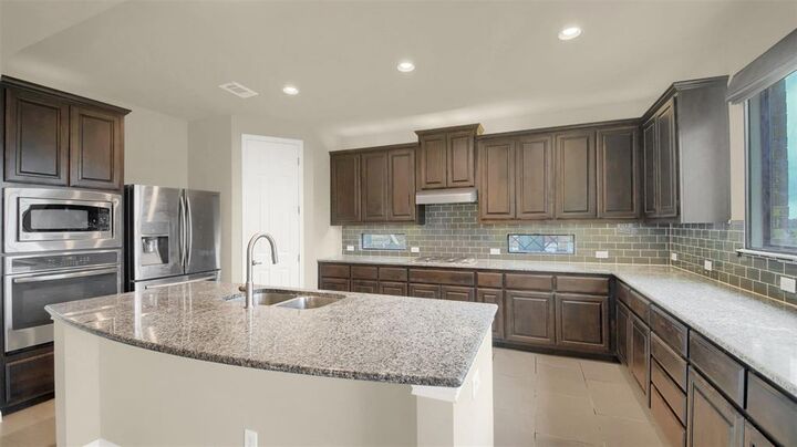 Property Photo: 6921 Barstow Court TX 78749