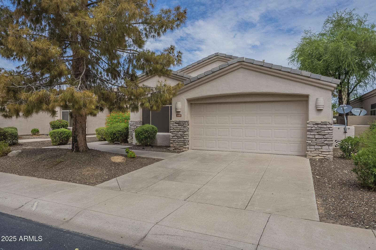 Property Photo:  3910 E Carson Road  AZ 85042 