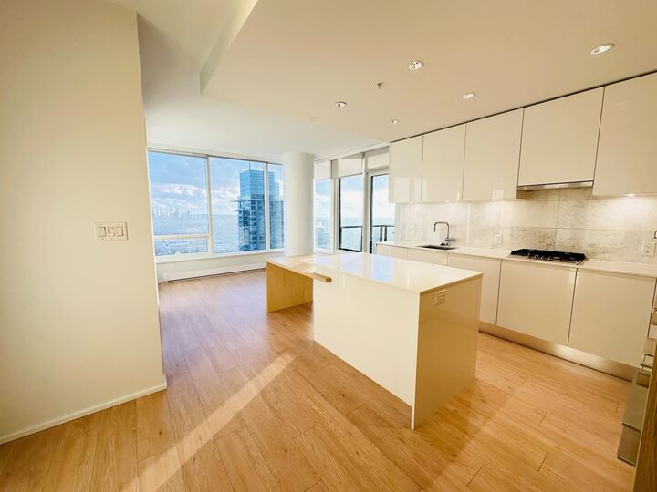 Property Photo: 4510 Halifax Way 5007 BC V5C 0K4