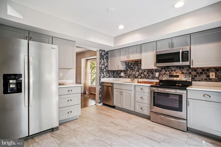 Property Photo:  5415 Grove Ridge Way 101  MD 20852 
