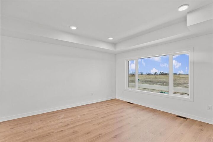 Property Photo: 1 Reed Cove MB R5L 0L5