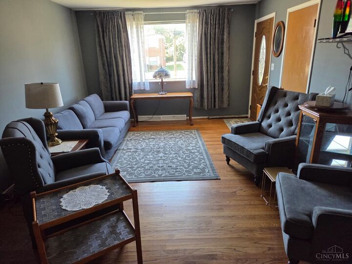 Property Photo: 7476 Boleyn Drive OH 45239