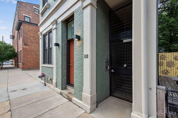 Property Photo: 122 W Fifteenth Street OH 45202