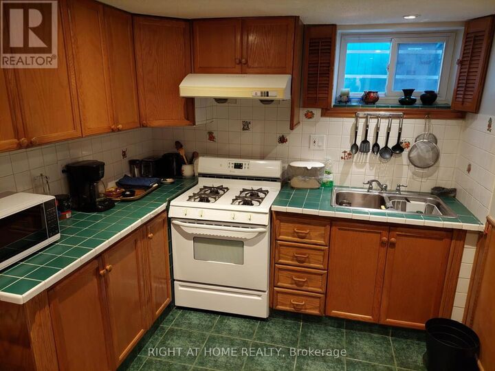 Property Photo: 15 Lynnhaven Road ON M6A 2K7